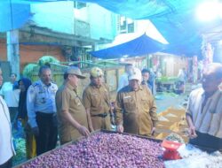 Pj. Bupati Aceh Tamiang Tinjau Harga Komoditas di Pasar Pagi Kualasimpang