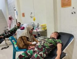 Peduli Sesama, Babinsa Koramil 02 Karang Baru Donorkan Darah untuk Penderita DBD