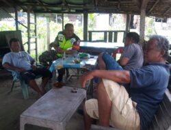 Babinsa 08 Rantau, Manfaatkan Warung Kopi Laksanakan Komsos Bersama Warga 