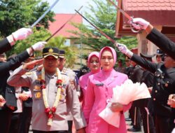 Tradisi Gerbang Pora Hiasi Pelepasan AKBP Muhammad Yanis, S.I.K, M.H