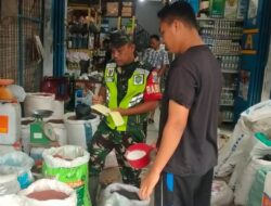 Untuk Menjaga Kesejahteraan Warga, Babinsa Lakukan Pemantauan Harga Sembako Di Warung