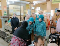 Untuk Memastikan Pelayanan Kesehatan, Ketua TP-PKK Aceh Tamiang Tinjau Posyandu