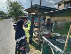 Babinsa Koramil 08/Rantau Monitoring Harga Ikan Di Pasar