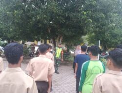 Babinsa Koramil 07/Kejuruan Muda Latih PBB Untuk Bekal Berharga Siswa-Siswi SMPN 2 Kejuruan Muda
