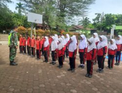 Babinsa Koramil 08/Rantau Latih PBB Siswa SD Wilayah Binaan