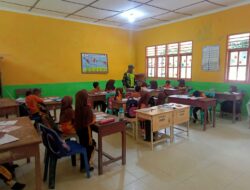 Babinsa 03/Seruway Motivasi Semangat Belajar Murid SD