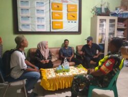 Babinsa Koramil 01/Kuala Simpang Laksanakan Komsos dengan Aparatur Desa Bukit Tempurung