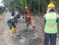 Babinsa Bersama Warga Gotong Royong Bangun Saluran Irigasi Demi Tingkatkan Hasil Pertanian