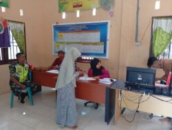 Jaga Kondusifitas Wilayah, Babinsa Komsos Bersama Perangkat Desa