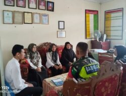 Babinsa Sriwijaya Komsos Dengan Kepala Sekolah dan Guru Di Desa Binaan