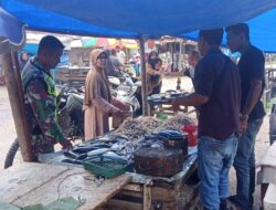 Edukasi Keamanan Pangan, Babinsa Himbau Pedagang Ikan Hindari Bahan Pengawet