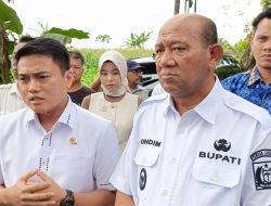 Tinjau Jalan Rusak, Ricky Anthony dan Ondim: Segera Diperbaiki