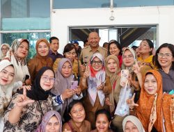 Tangis Haru Ratusan Nakes R4 Langkat, Sampaikan Terima Kasih kepada Bupati Langkat Syah Afandin