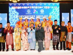 Ny. Endang Syah Afandin Terima Anugerah Tun Fatimah pada Konvensyen Dunia Melayu Dunia Islam