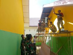 Terus Pulihkan Sekolah Pascabanjir, TNI Cat Sekolah Dasar Gelanggang Merak