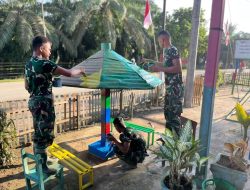 Agar Siswa Bisa Kembali Belajar, Anggota Koramil 05/Tamiang Hulu Bantu Pengecatan TK Tunas Harapan
