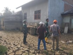 Babinsa Koramil 09/Banda Mulia Dampingi Tim Enumerator Data Rumah Rusak Terdampak Bencana Banjir