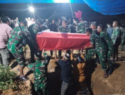 Dandim 0117/Aceh Tamiang Beri Penghormatan Terakhir Kepada Almarhum Serka Edi Haryanto