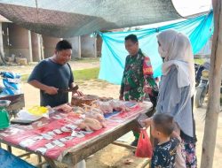 Babinsa Turun Ke Pasar Di Bulan Ramadhan, Pastikan Harga Sembako Tetap Stabil