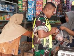 Guna Mengetahui Harga Bahan Pokok, Babinsa Cek Harga Sembako Di Pasar Pagi