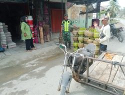 Pastikan Distribusi Gas LPG Aman, Babinsa Cek Ketersediaan Tabung Gas Selama Bulan Suci Ramdan
