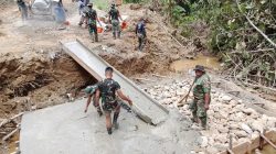 Proses Pengerjaan Pengecoran Lantai Dasar Plat Beton Di Sasaran Fisik TMMD Ke-128