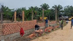 Babinsa Aktif Awasi Progres Pembangunan KDKMP Desa Binaan