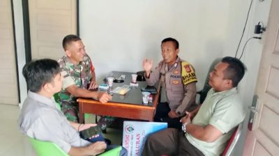 Wujud Sinergitas, Babinsa Dan Bhabinkamtibmas Komsos Dengan Perangkat Desa