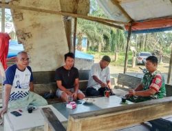 Babinsa Koramil 01/Kuala Simpang Laksanakan Komsos Bersama Warga