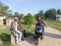 Tidak Berhenti Melaksanakan Komsos, Babinsa Juga Runtin Pantau Wilayah Binaan