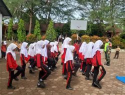 Tanamkan Kedisiplinan, Babinsa Latih PBB Siswa SD Negeri Impres